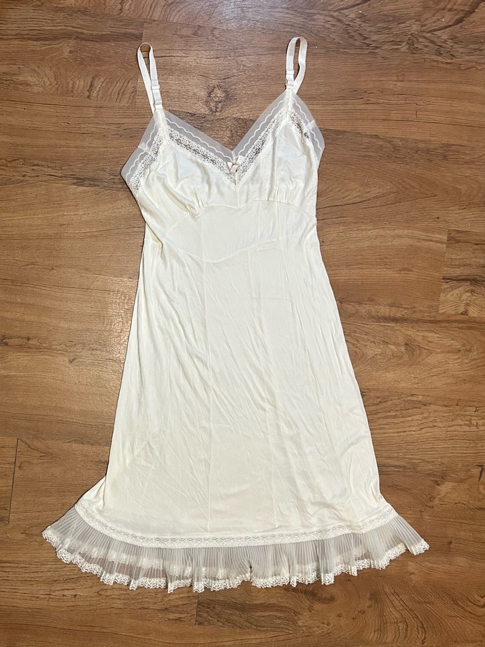 Vintage Mode O' Day Lace-Trim White Full Slip Chemise with Pleated Hem sz Small
